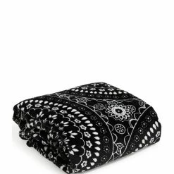 Flash Sale ✨ Vera Bradley Bandana Print Plush Throw Blanket Black Bandana Medallion ❤️